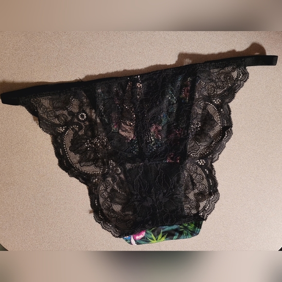 Victoria's Secret Very Sexy Cheeky - Picture 4 of 7